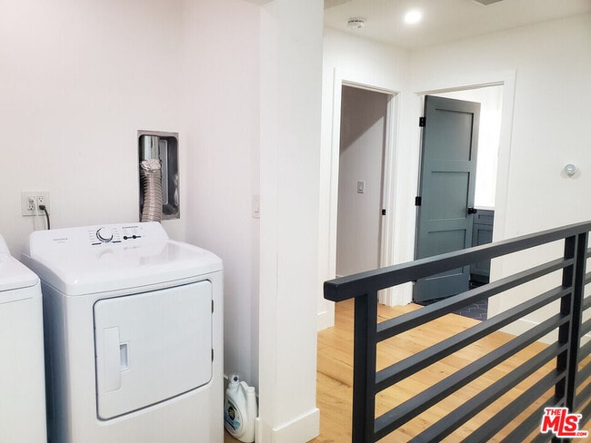 Building Photo - 11221 Hannum Ave