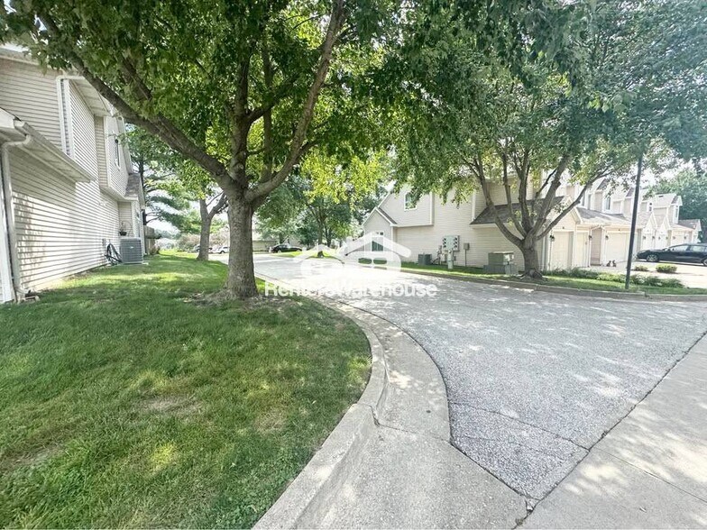 Building Photo - 6800 Ashworth Rd