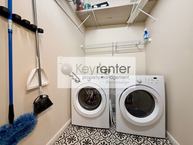 Building Photo - 1301 Market St