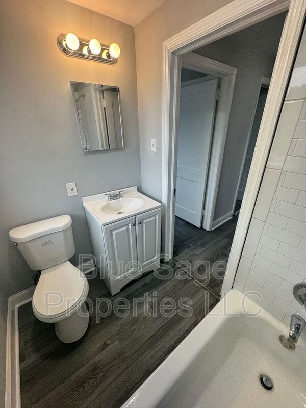 Building Photo - 398 Westmont Dr