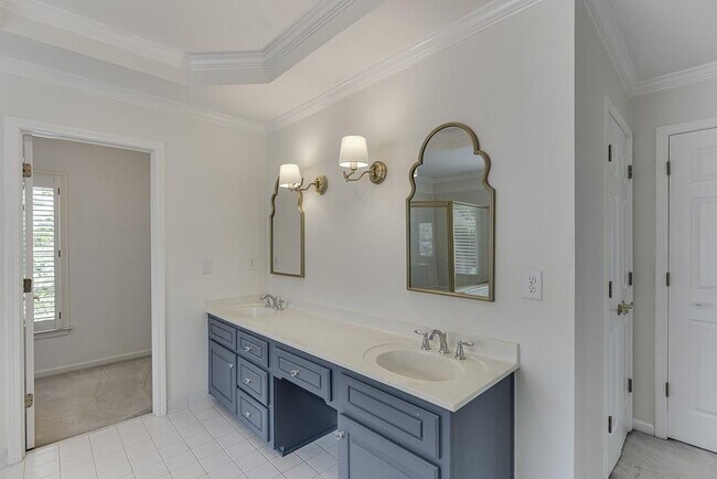 Building Photo - 2885 Towne Village Dr NW