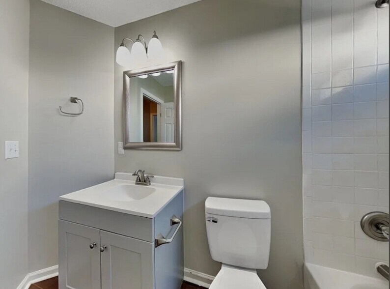 Building Photo - 3902 W Pollack St