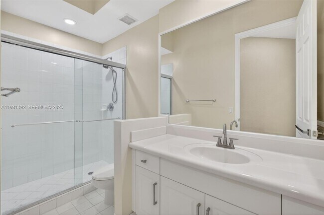 Building Photo - 940 Harbor View N