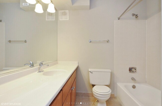 Building Photo - 30 E Huron St