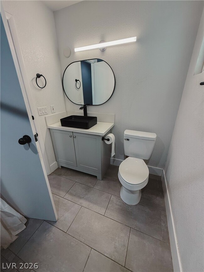 Building Photo - 2580 E Hacienda Ave