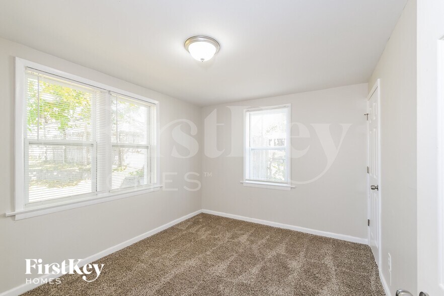 Building Photo - 929 Wachtel Ave