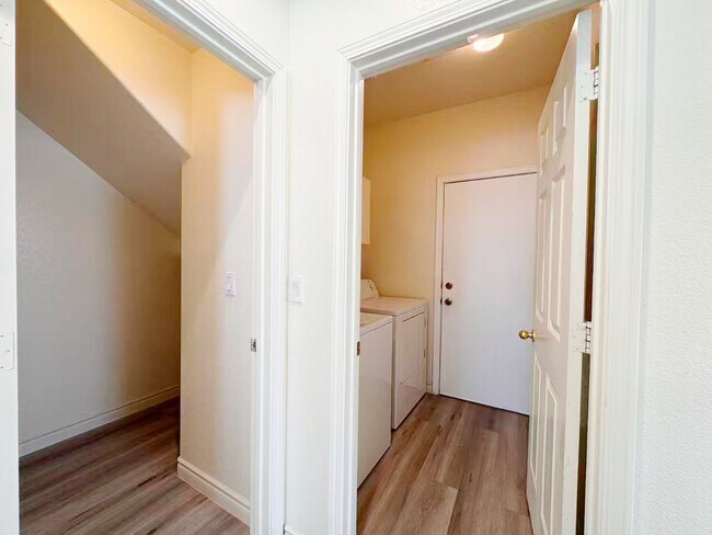Building Photo - 7849 Blue Brook Dr