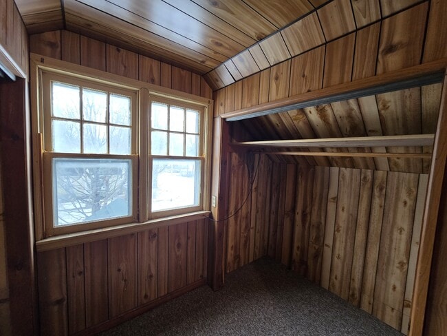 Building Photo - 401 Charles St