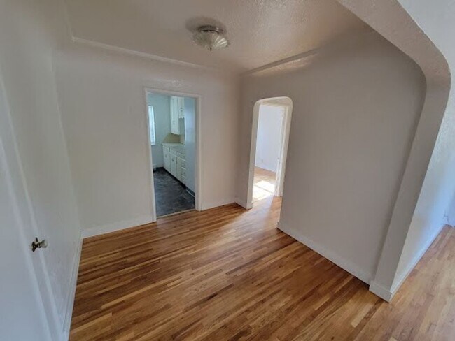Building Photo - LR Johnson Triplex