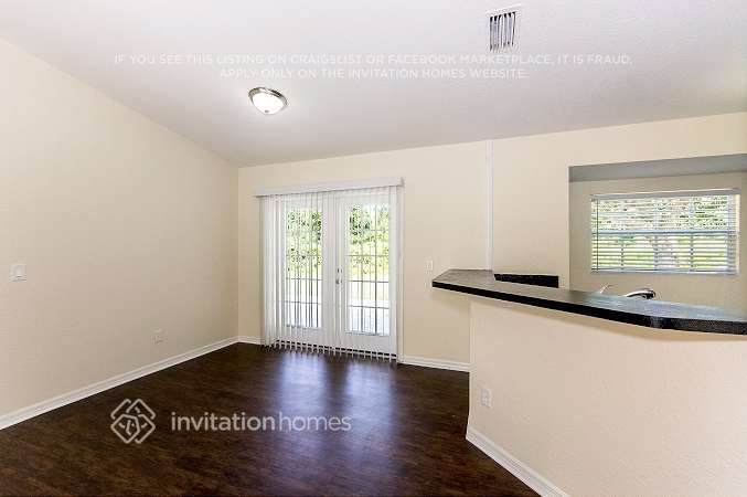 Building Photo - 1052 Mosaic St