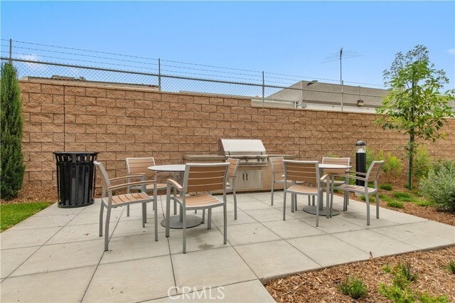 Building Photo - 2215 W Orange Ave