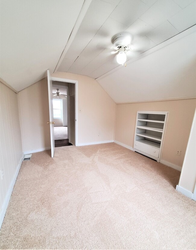 Building Photo - 2302 Chesning Ave