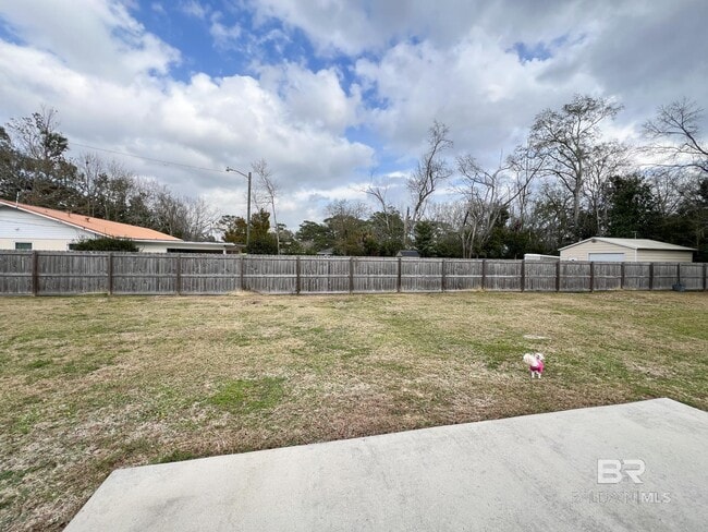 Building Photo - 430 W Pedigo Ave
