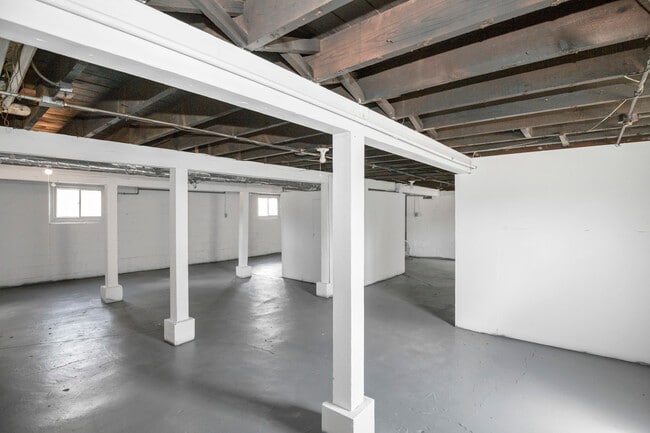 Building Photo - 235 N Ardmore Ave