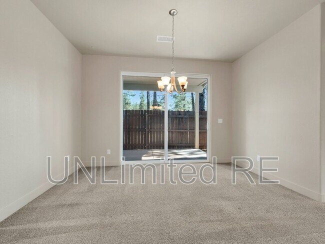 Building Photo - 2539 W Josselyn Dr