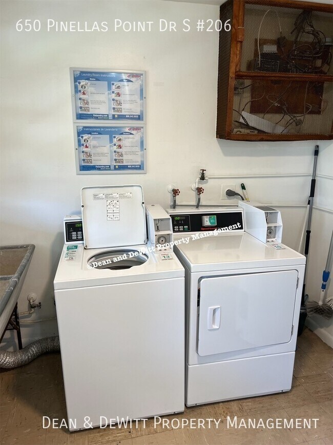 Building Photo - 650 Pinellas Point Dr S