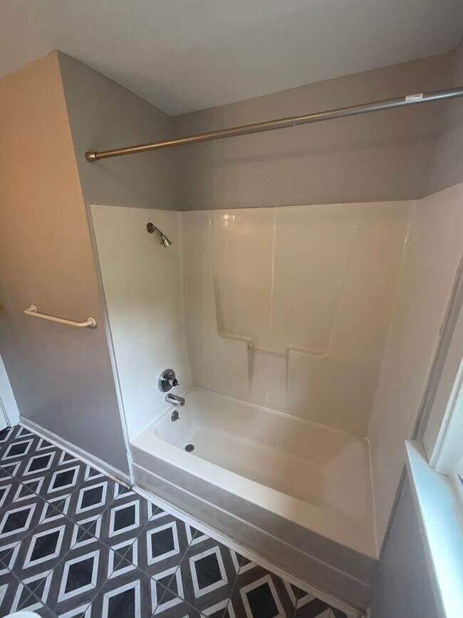 Building Photo - Charming 3 Bed 2 Bath Home! *2027*