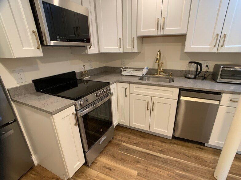 Building Photo - 165 Chiswick Rd