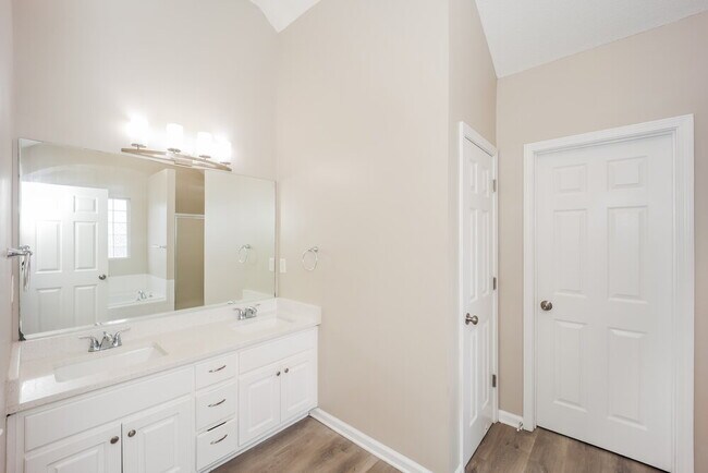 Building Photo - 3661 Colonnade Ct