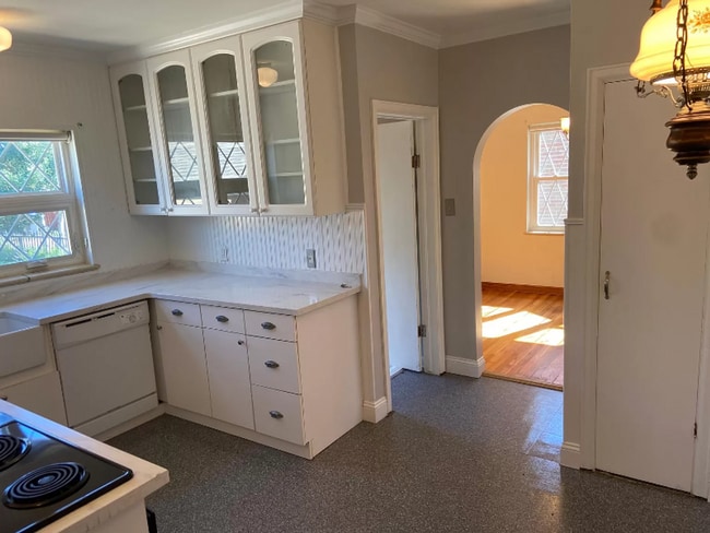 Building Photo - *COMING 9/15/2026* 3 Bedroom 2 Bathroom Single Family Home in the Avenues!!