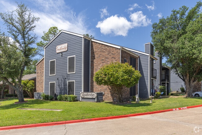 Building Photo - Southridge