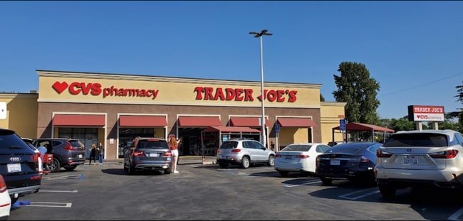 Minutes away from shopping - 7223 Lotus Ave