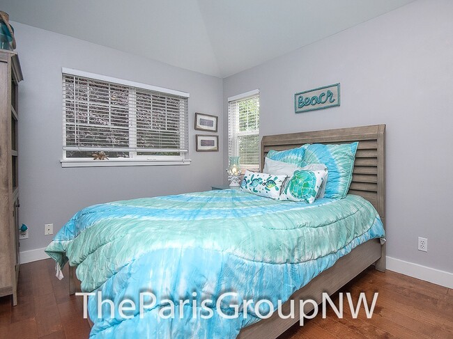 Building Photo - Exceptional Kirkland TH – Gorgeous Upgrade...