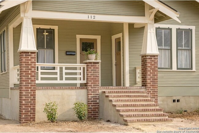 Building Photo - Hill Country Retreat