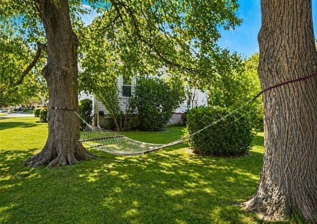 Building Photo - 65 Maple Ave