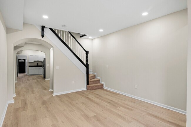 Building Photo - 139 N Lakewood Ave