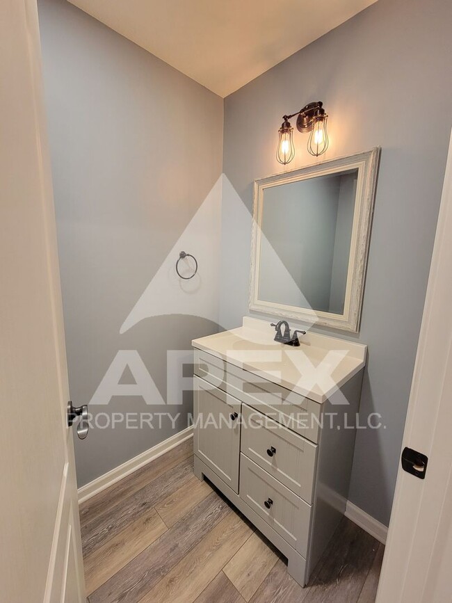 Building Photo - West Knoxville – Beautifully upgraded - 3 Bd/2.5 Single Family Home in Hampton Court Subdivision!!