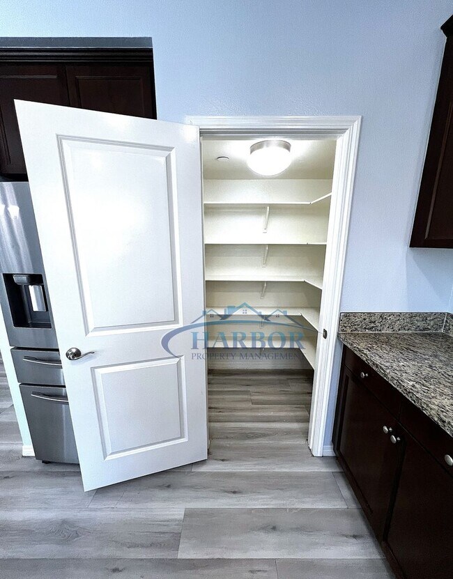Building Photo - Elegant 3-Story, 4-Bedroom, 3-Bath Condo