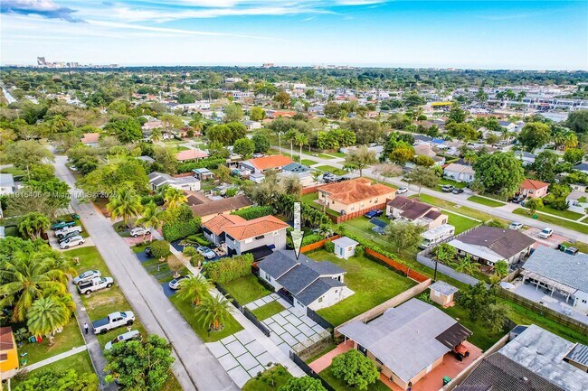 Building Photo - 6860 SW 37th St