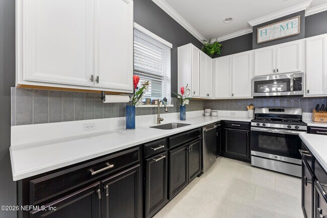 Building Photo - 39 Woodmere Ln