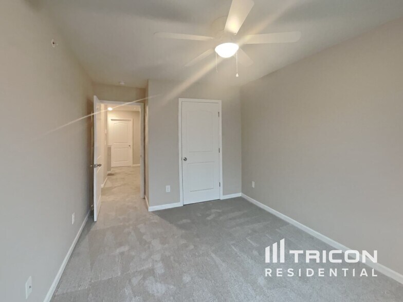 Building Photo - 353 Victory Cir