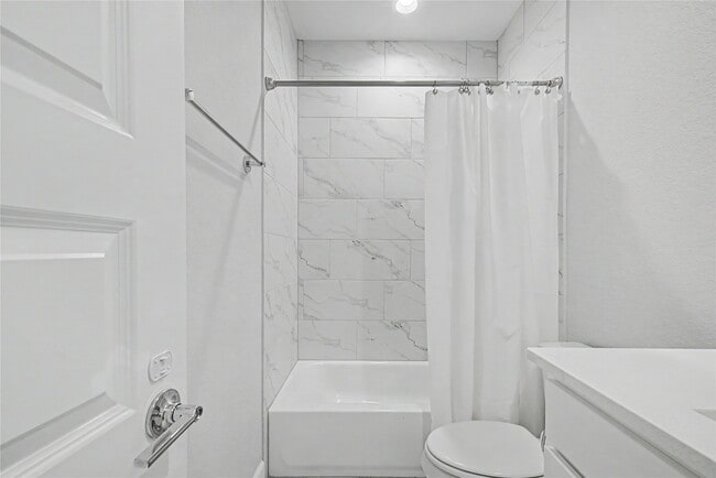Building Photo - 911 W 35th St