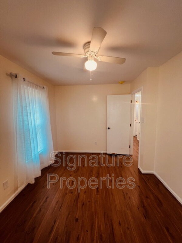 Building Photo - 1805 Maplewood Ave