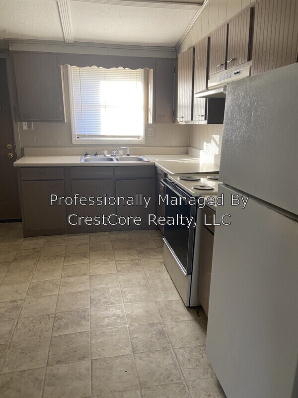 Building Photo - 105 W College St