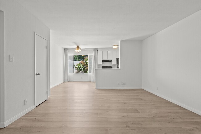 Building Photo - 21000 Parthenia St
