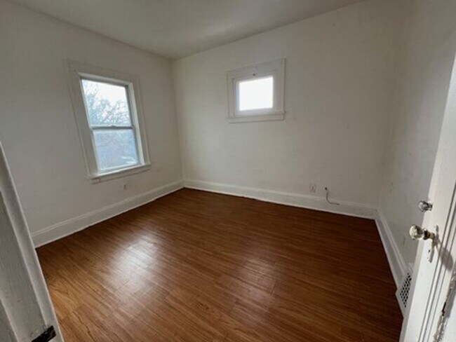 Building Photo - 656 Hammel St