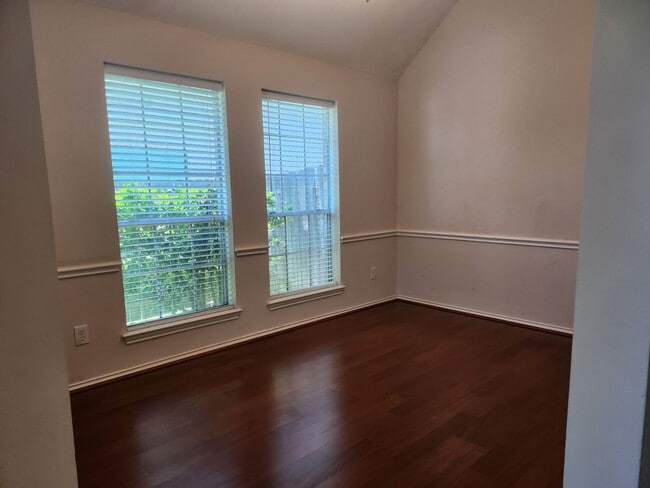 Building Photo - 3606 Chesapeake Ct