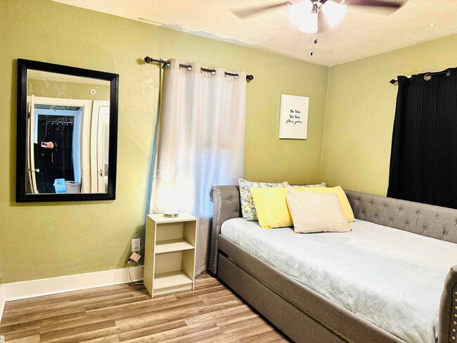 Building Photo - 1606 SW A Ave