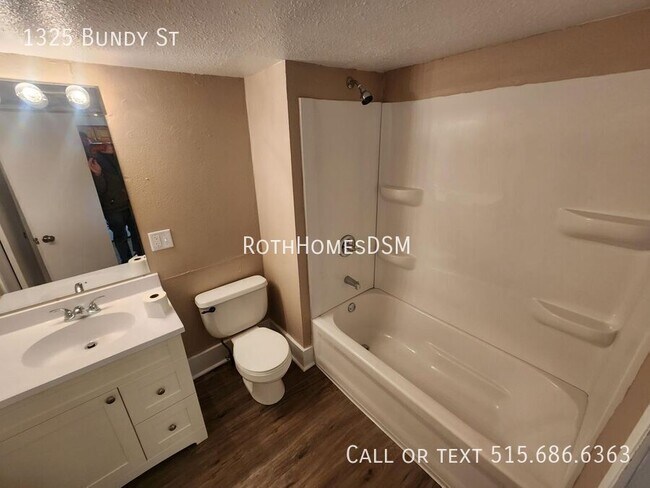 Building Photo - 1325 Bundy St