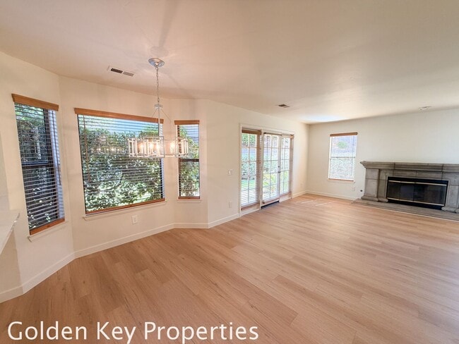 Building Photo - Beautiful home in Desirable Carlsbad Neighborhood!