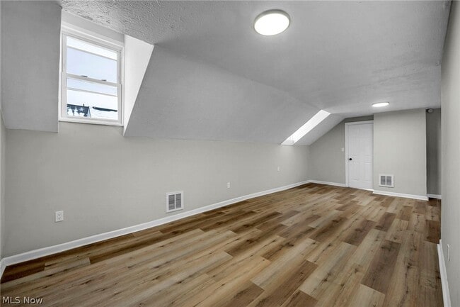 Building Photo - 1939 W 54th St