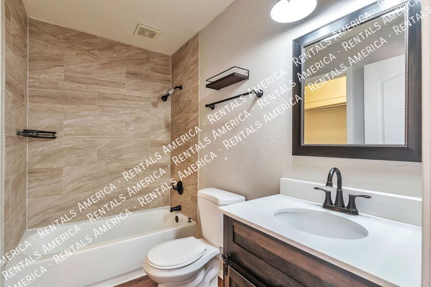 Building Photo - 6244 S Sarah Elizabeth Dr