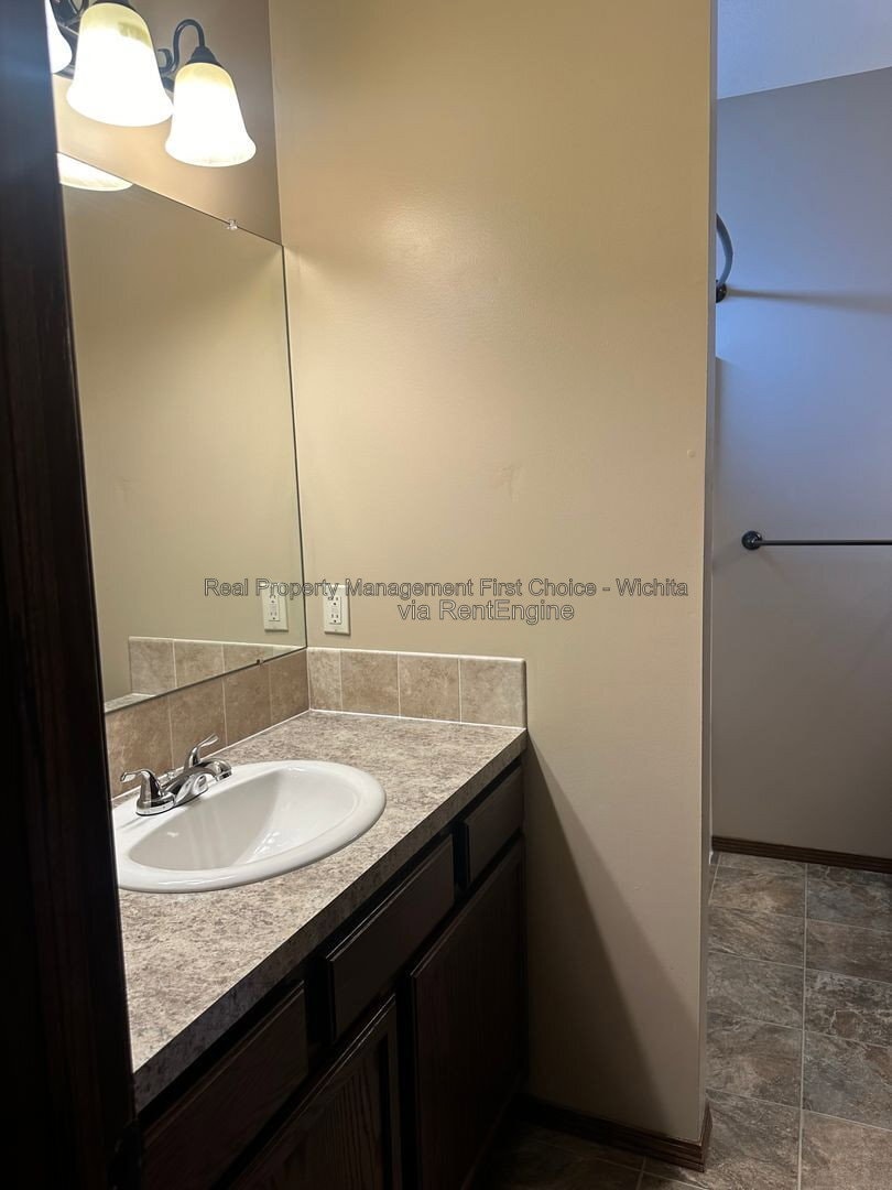 Building Photo - 1548 Hickory