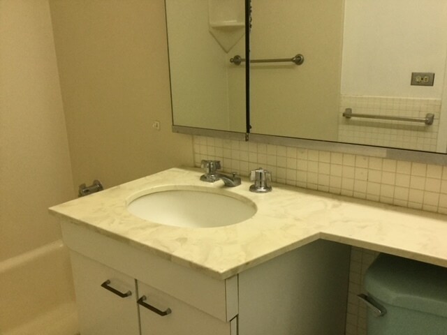 Bathroom - 400 E Randolph St