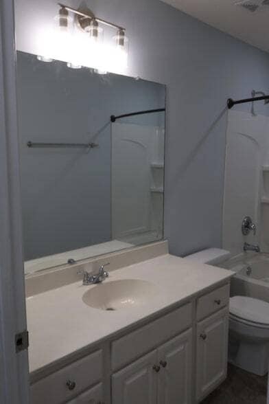 Building Photo - 1003 Providence Way