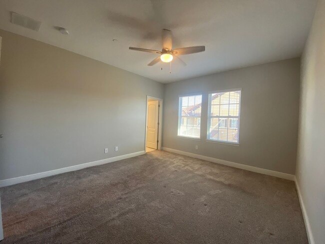 Building Photo - 2408 Lobelia Dr